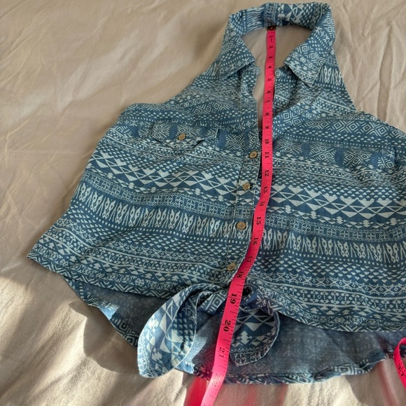 Bebe Tribal Denim Tie Front Shirt size XS - Picture 8 of 10